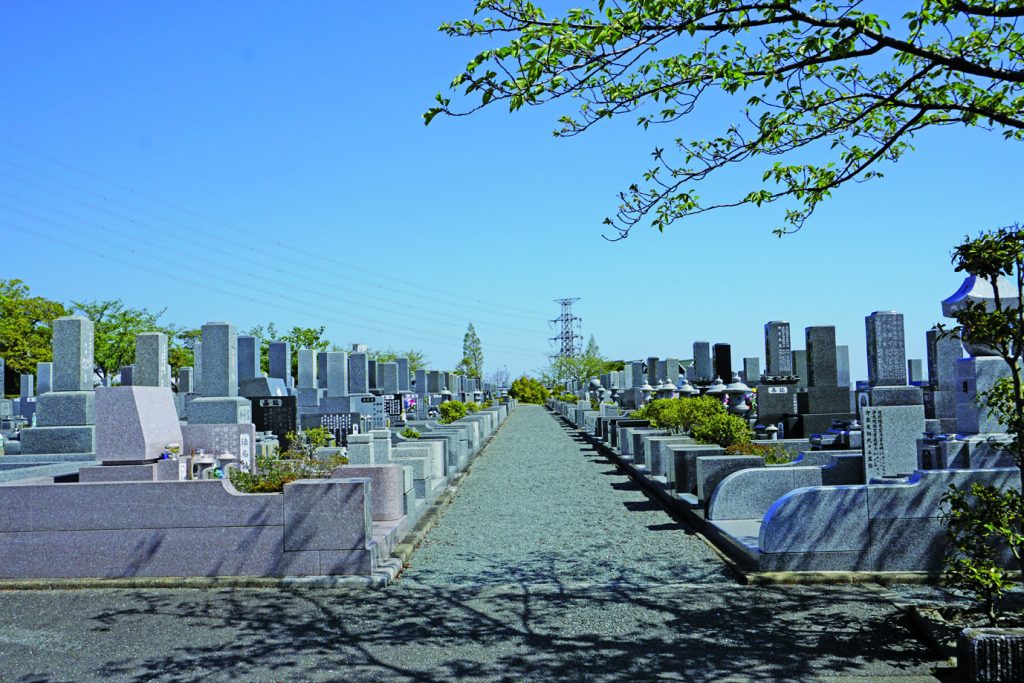 園内の墓地風景